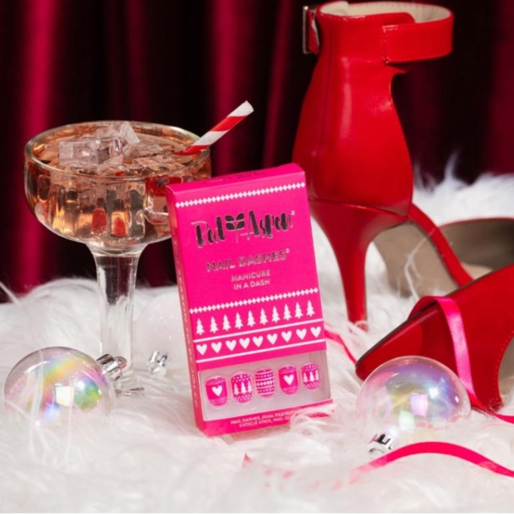 Red Aspen Nail Dash: ‘Tis The Season to be Jolee Press-on Manicure 💅